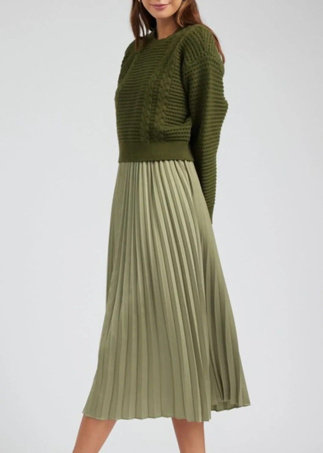 Pleated dress with Pullover Sweater